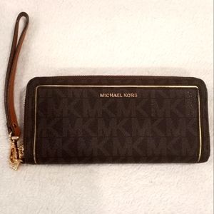 Michael Kors Wristlet Wallet